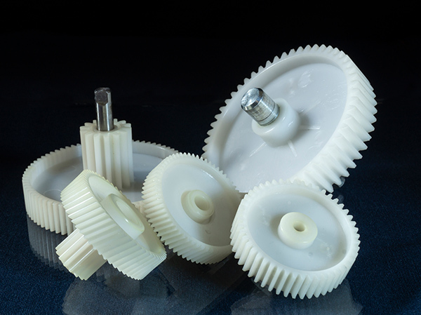 Retlaw Industries manufactures quality nylon gears nylon gear manufacturer